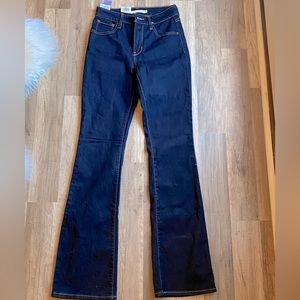 725 High Rise Bootcut Levi Jeans